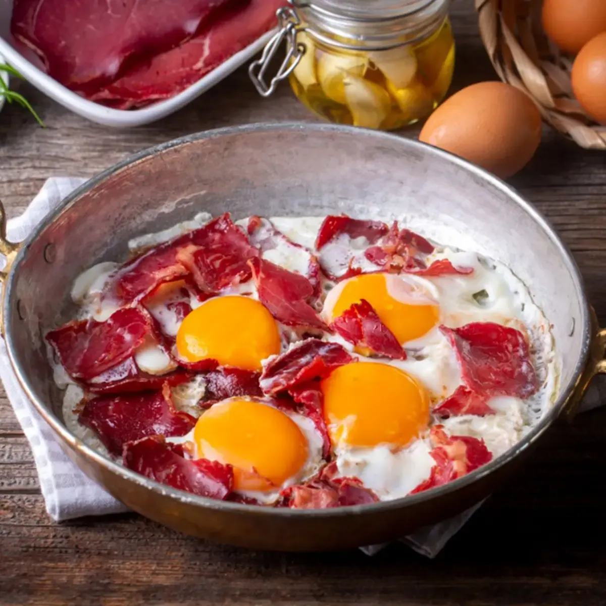 Pastırmalı Yumurta